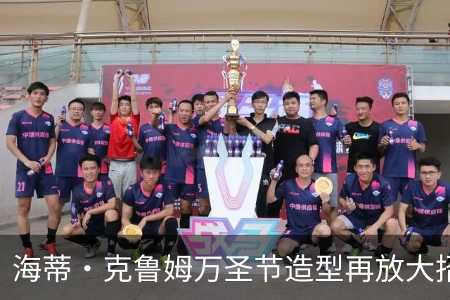 海蒂·克鲁姆万圣节造型再放大招，这次是“非常非常血腥”